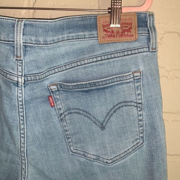 Levi’s light wash long jean shorts. Size medium - Picture 7 of 11